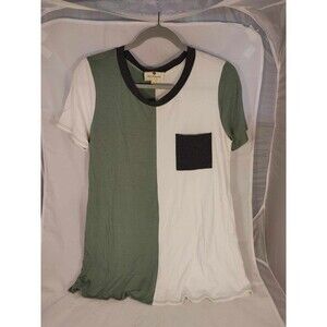 Betsey’s Boutique Tee Womens Medium